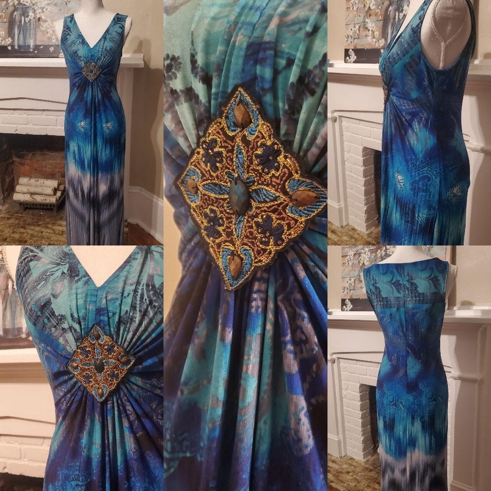 Beautiful maxi dress!